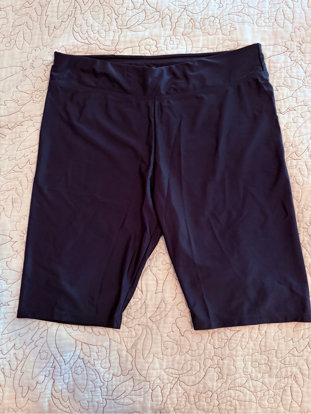 Women’s black swim/active/yoga/board shorts size L